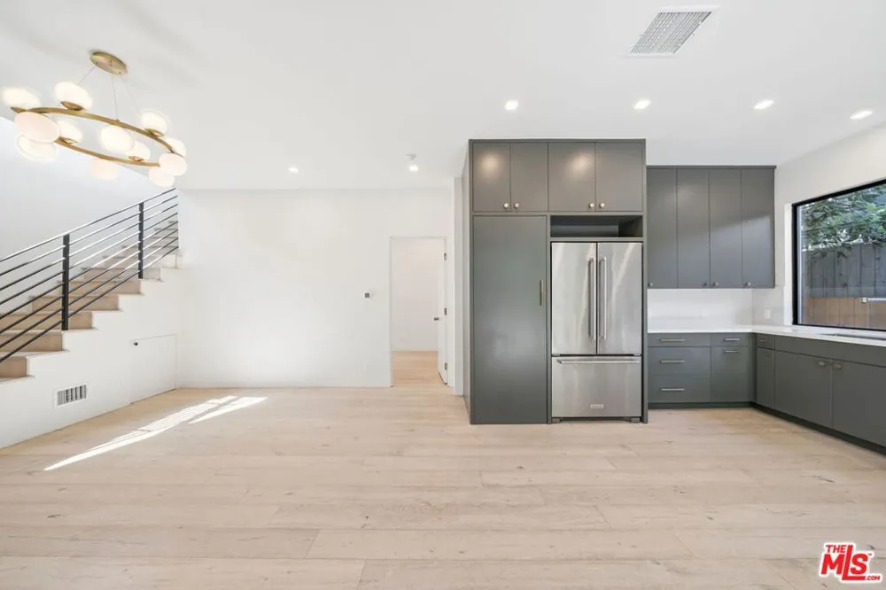 633 Palms Boulevard Venice, CA 90291