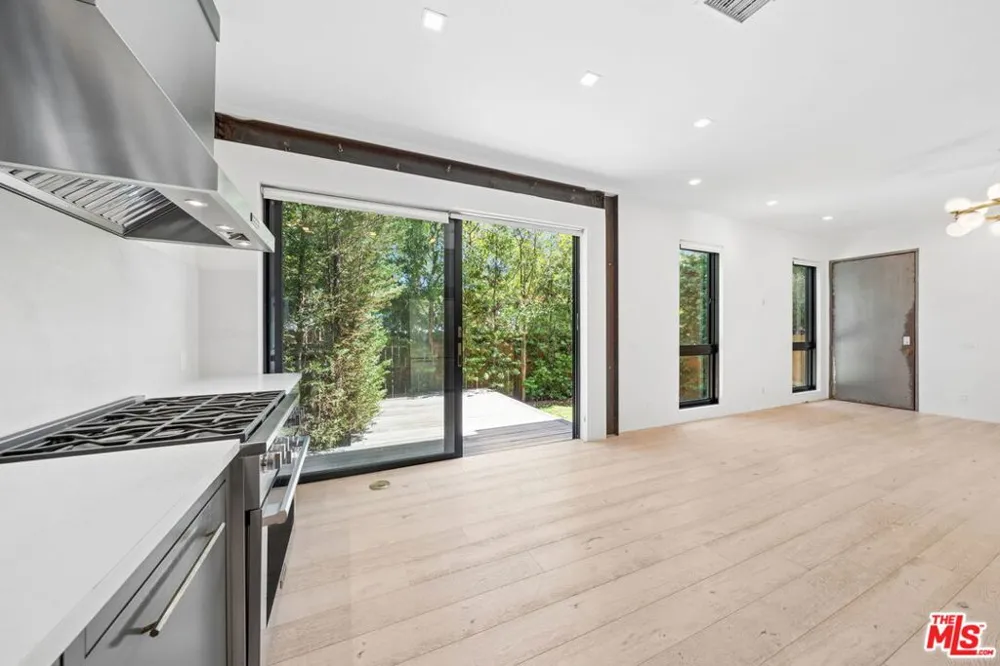 633 Palms Boulevard Venice, CA 90291