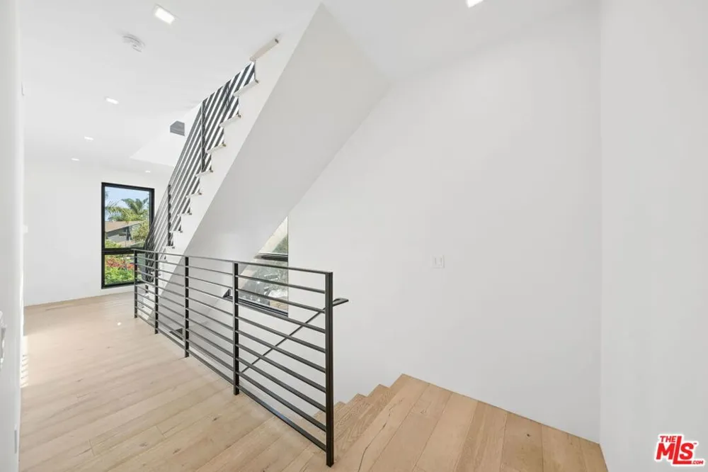633 Palms Boulevard Venice, CA 90291