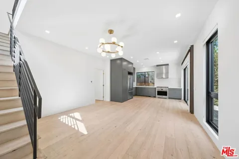 633 Palms Boulevard