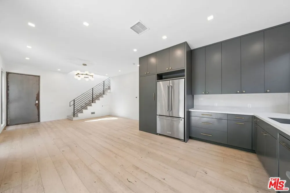 633 Palms Boulevard Venice, CA 90291