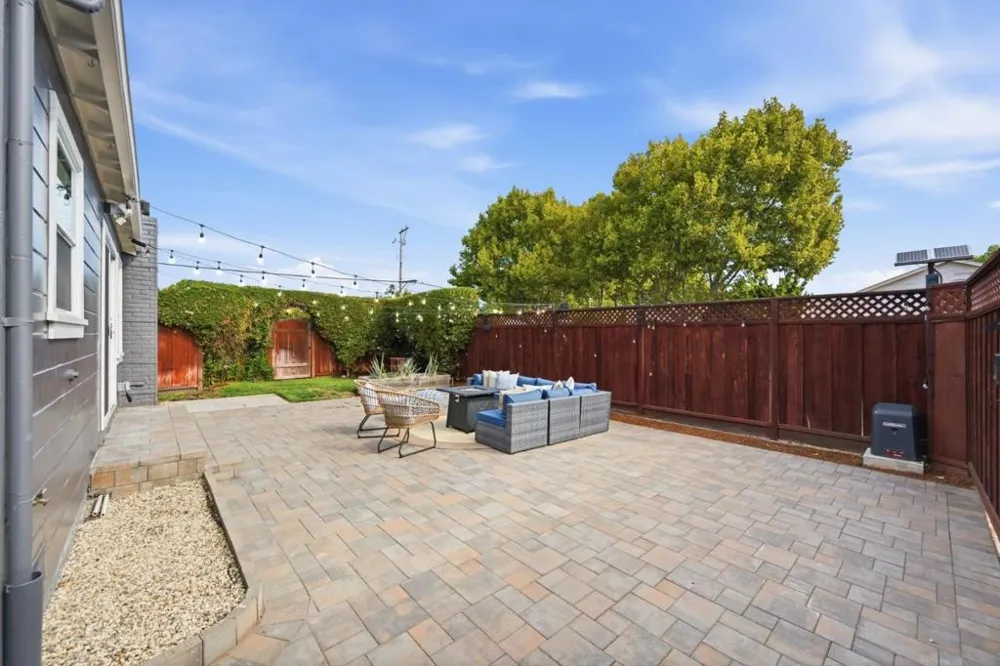1005 Hall Street San Carlos, CA 94070