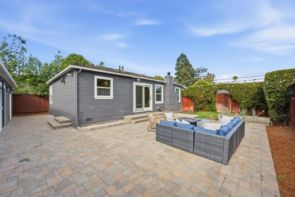 1005 Hall Street San Carlos, CA 94070