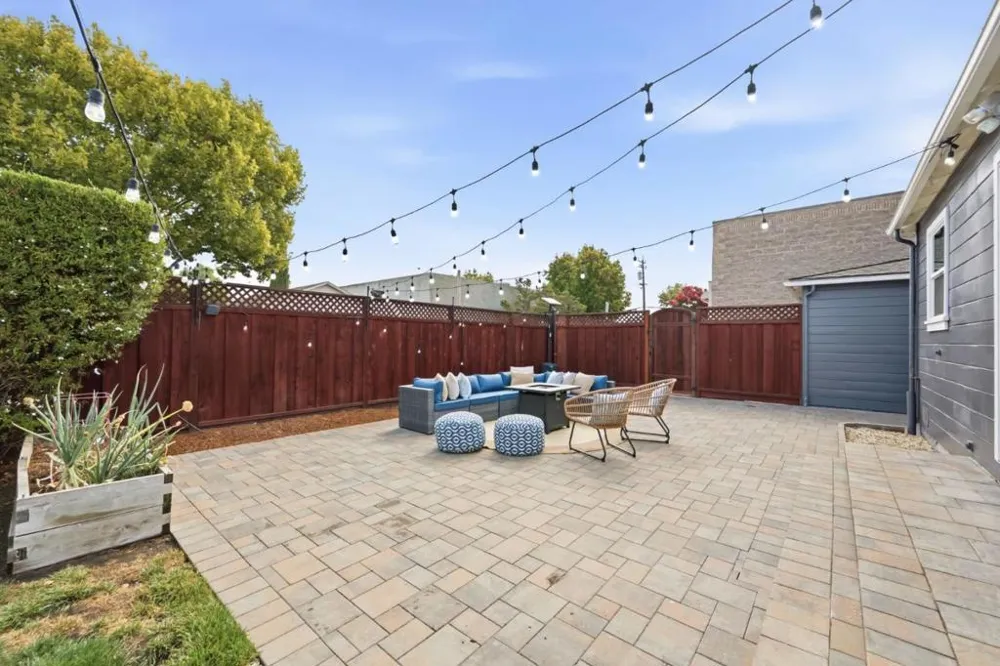 1005 Hall Street San Carlos, CA 94070