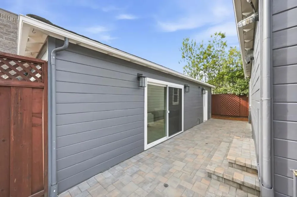 1005 Hall Street San Carlos, CA 94070