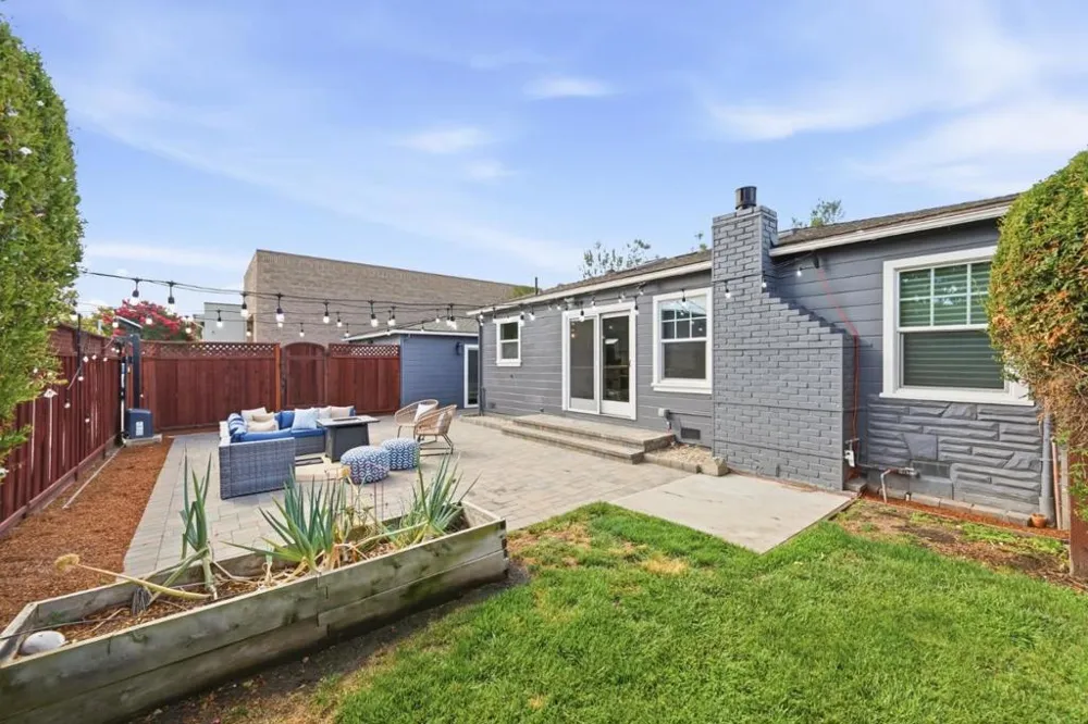 1005 Hall Street San Carlos, CA 94070