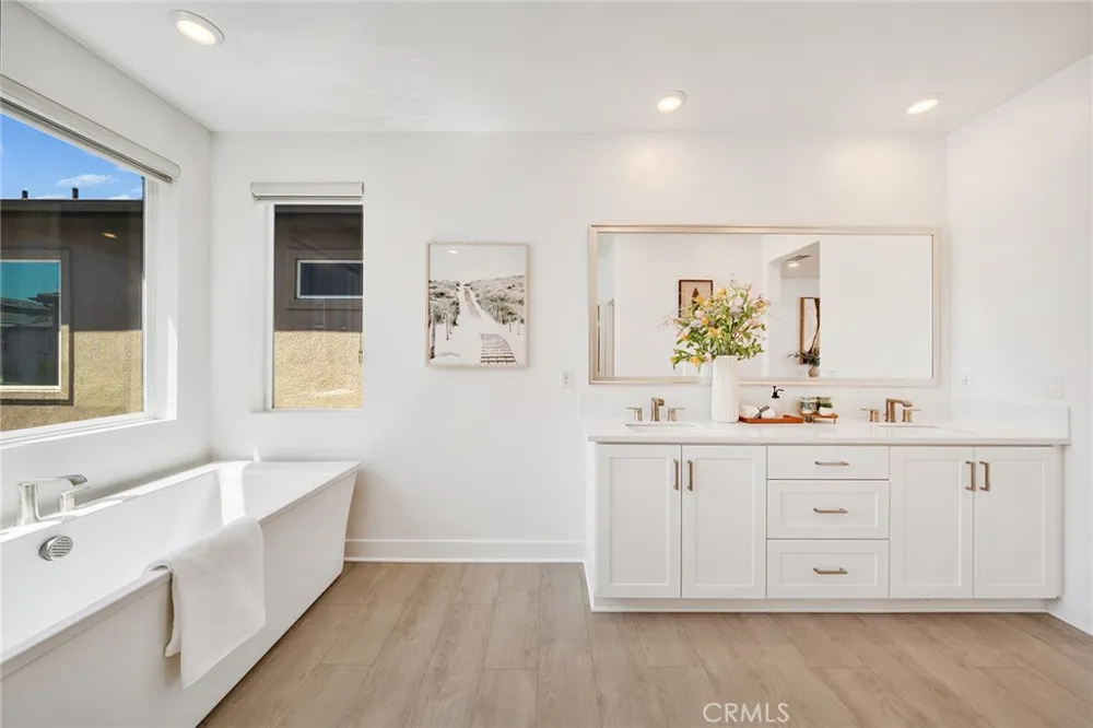 174 Sash Irvine, CA 92618