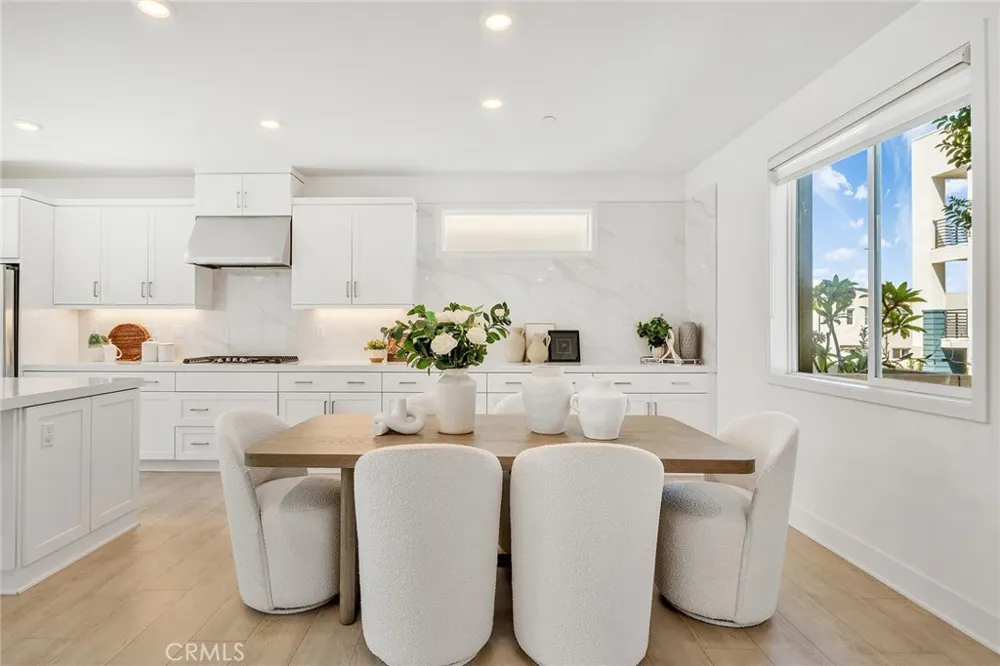 174 Sash Irvine, CA 92618