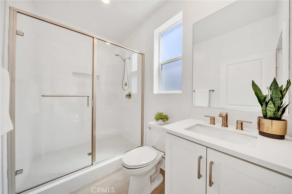 174 Sash Irvine, CA 92618