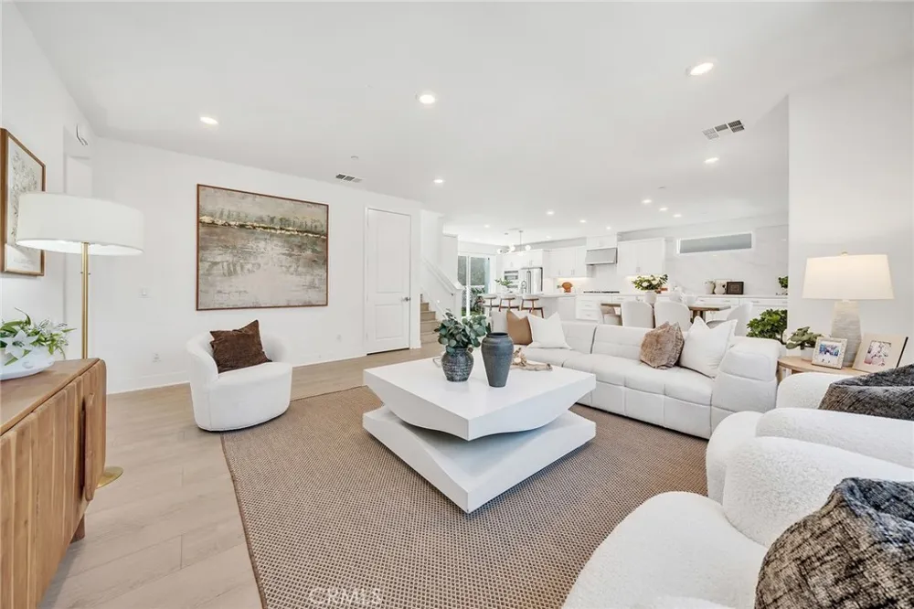 174 Sash Irvine, CA 92618