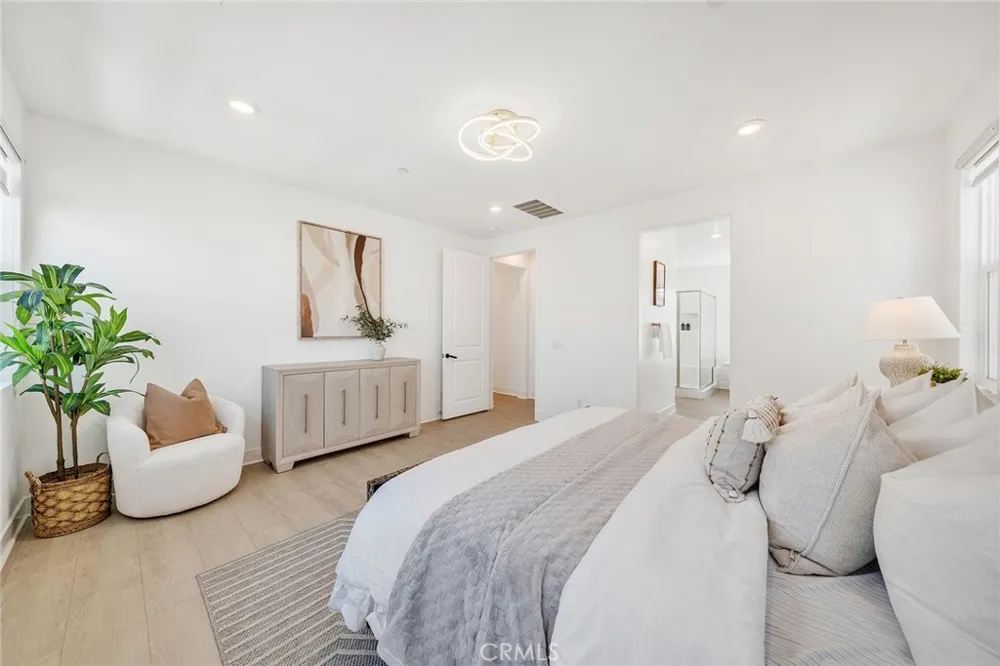 174 Sash Irvine, CA 92618