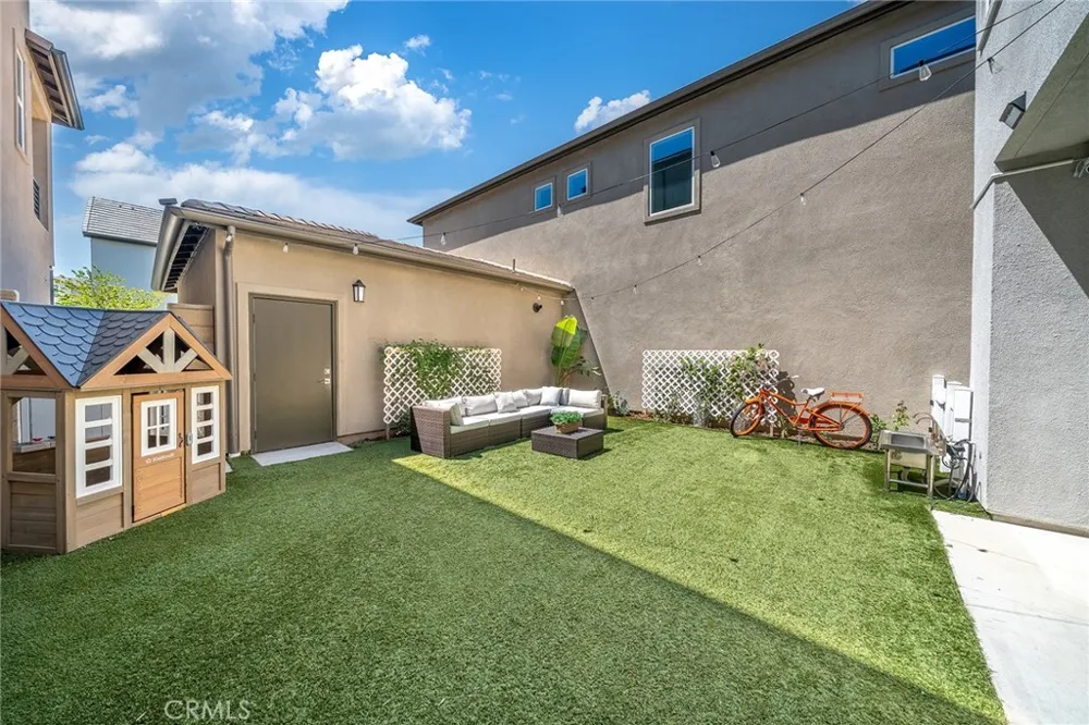 174 Sash Irvine, CA 92618