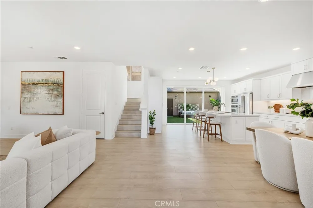 174 Sash Irvine, CA 92618