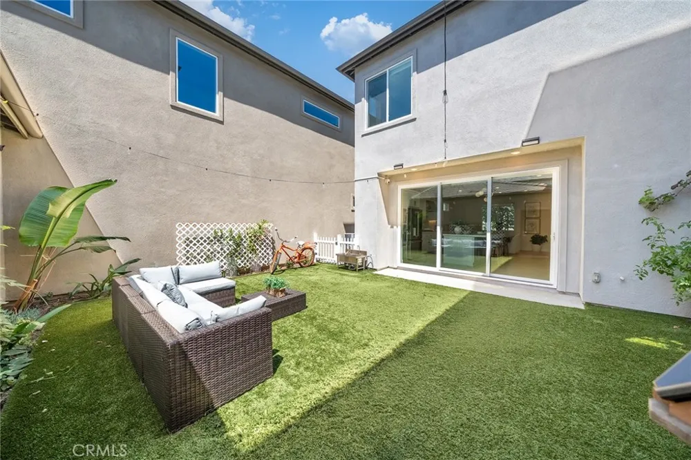174 Sash Irvine, CA 92618