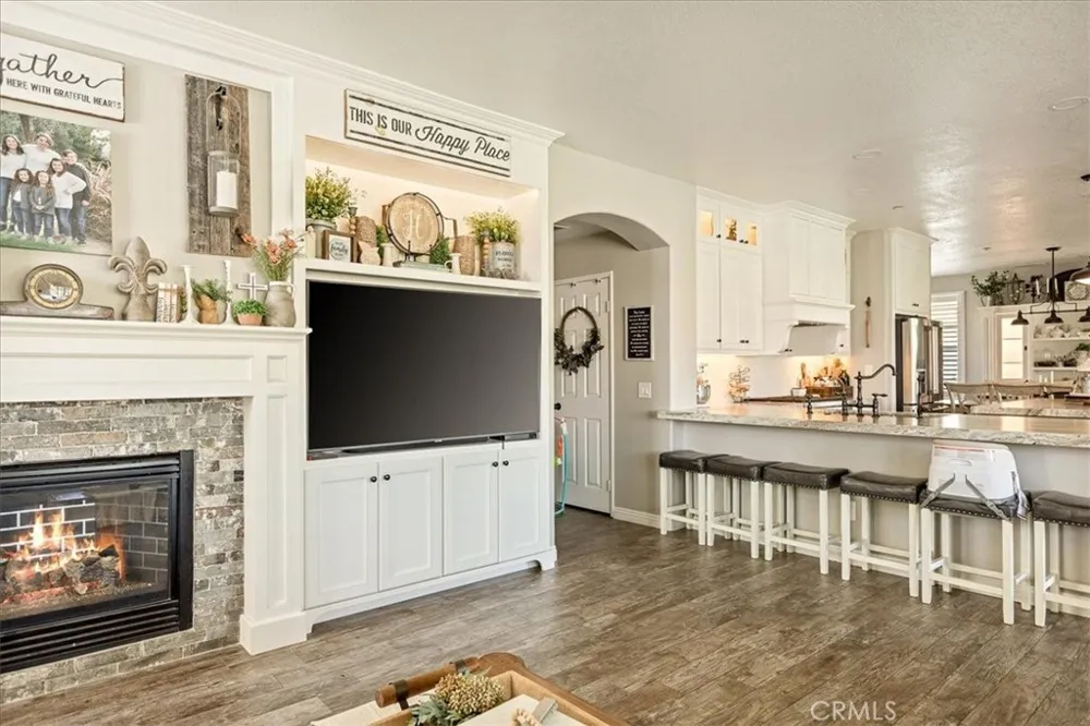 19302 De Marco Riverside, CA 92508