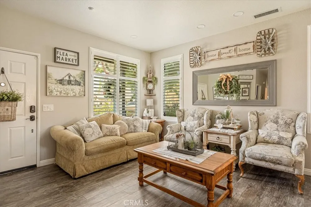 19302 De Marco Riverside, CA 92508