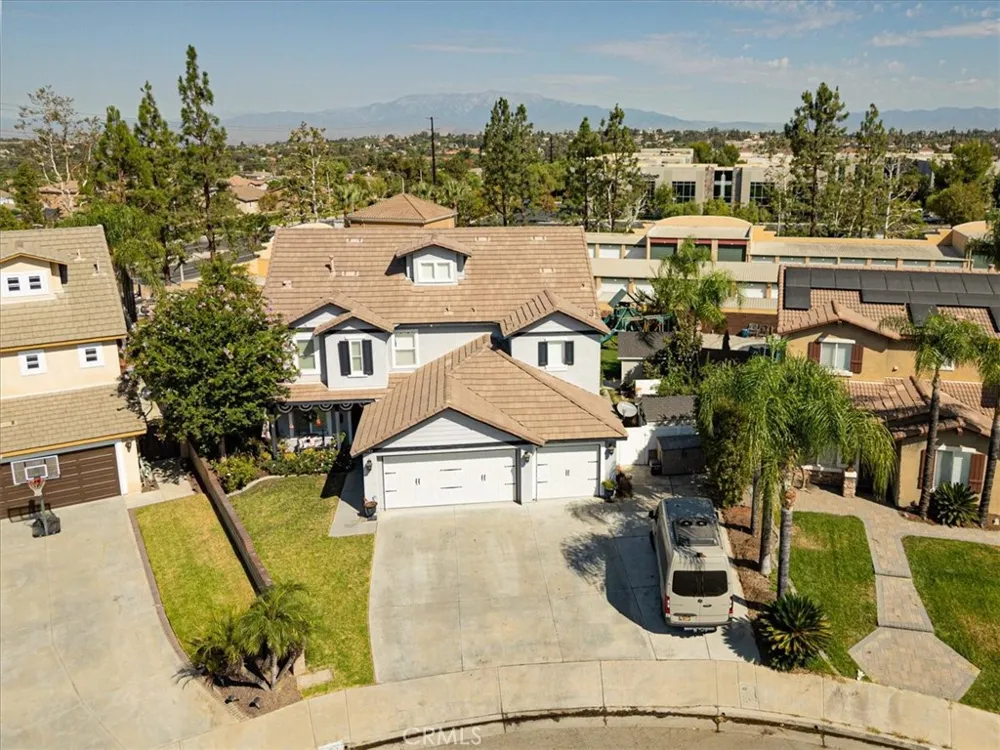 19302 De Marco Riverside, CA 92508