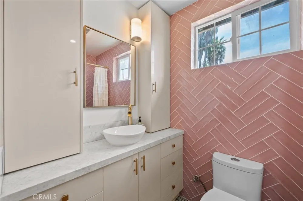 13934 Magnolia Boulevard Sherman Oaks, CA 91423