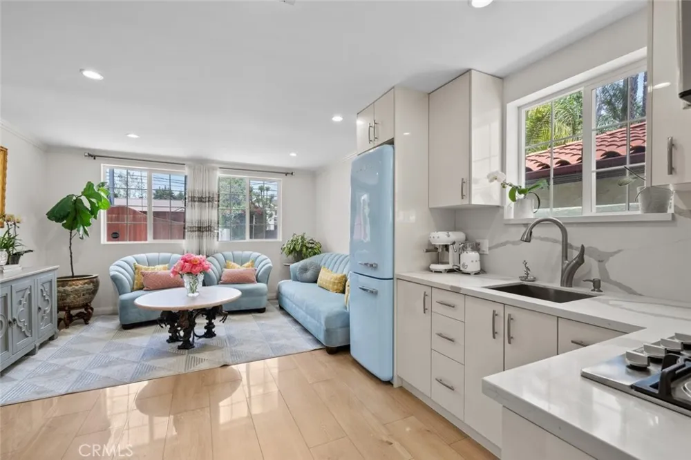 13934 Magnolia Boulevard Sherman Oaks, CA 91423