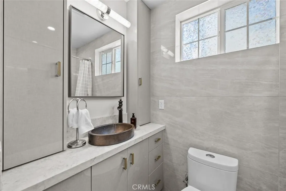 13934 Magnolia Boulevard Sherman Oaks, CA 91423