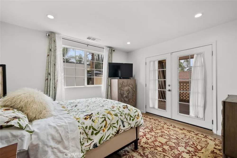 13934 Magnolia Boulevard Sherman Oaks, CA 91423