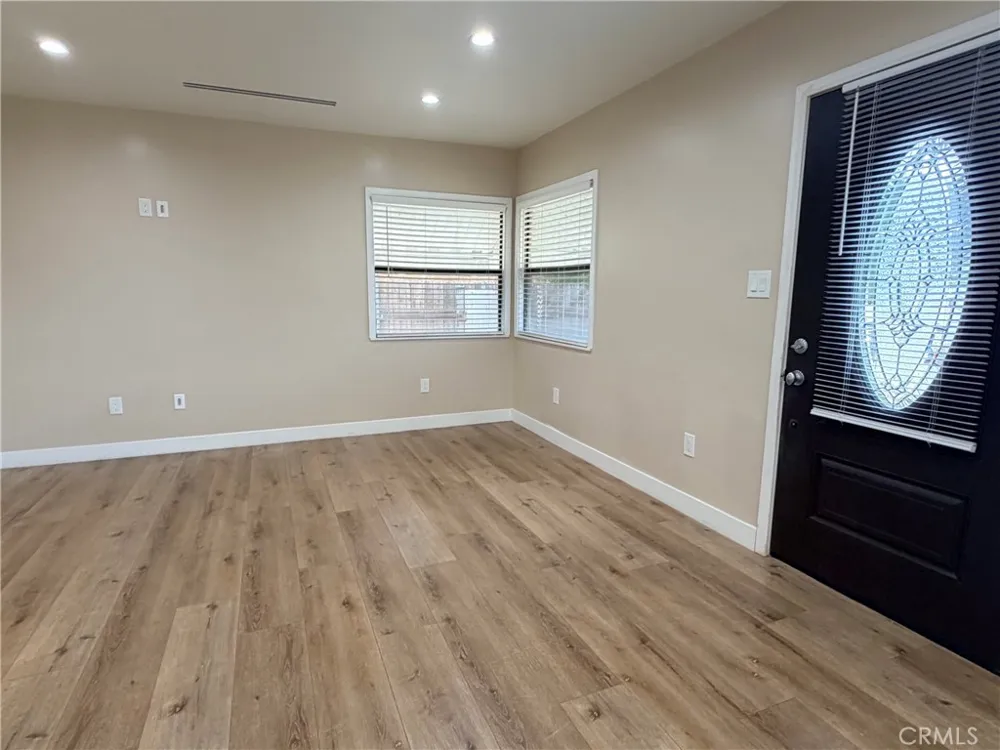 10971 Roscoe Sun Valley, CA 91352