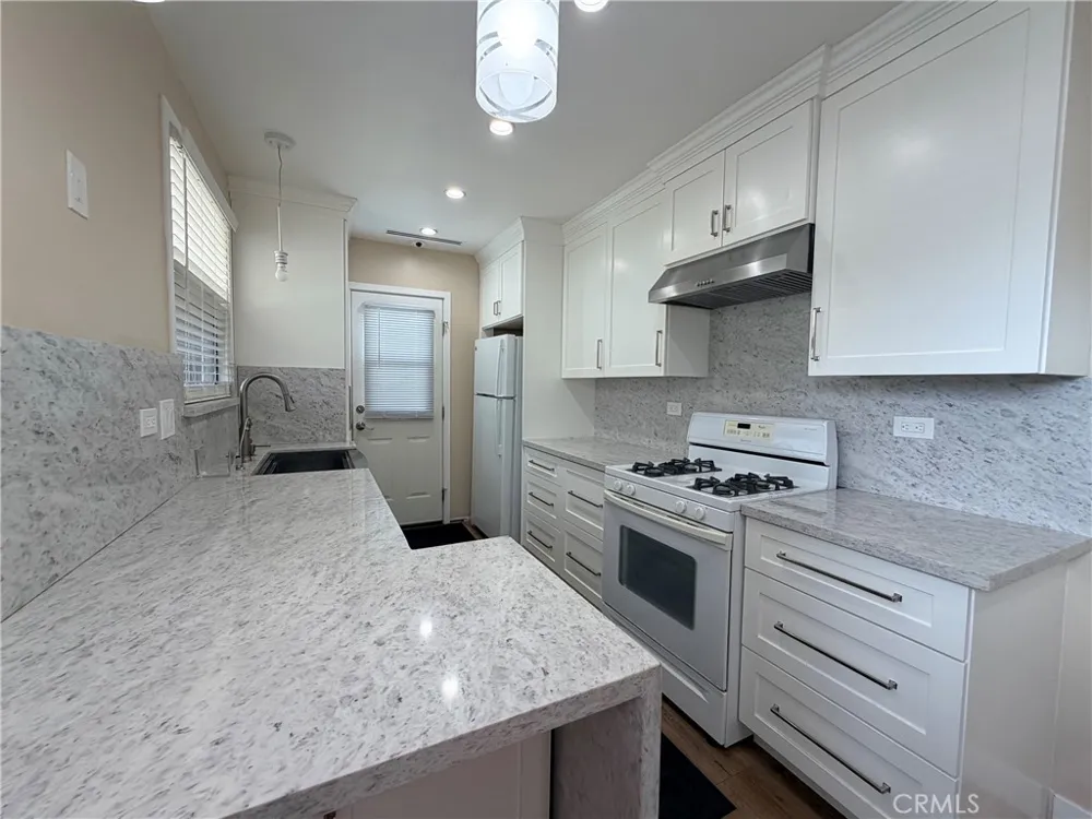 10971 Roscoe Sun Valley, CA 91352