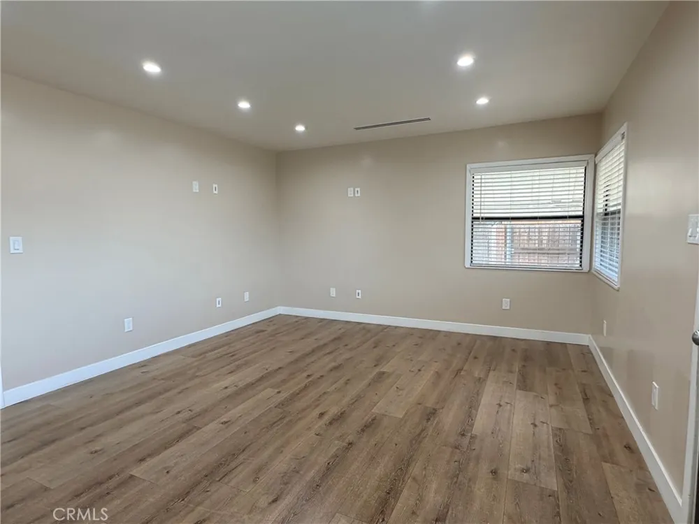 10971 Roscoe Sun Valley, CA 91352