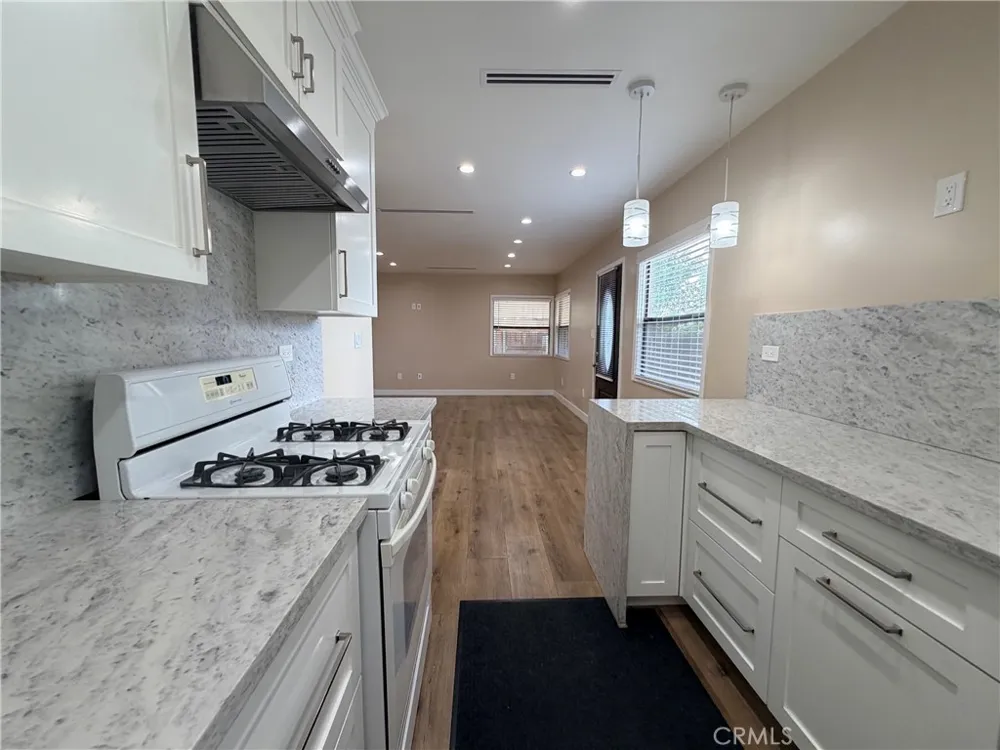 10971 Roscoe Sun Valley, CA 91352