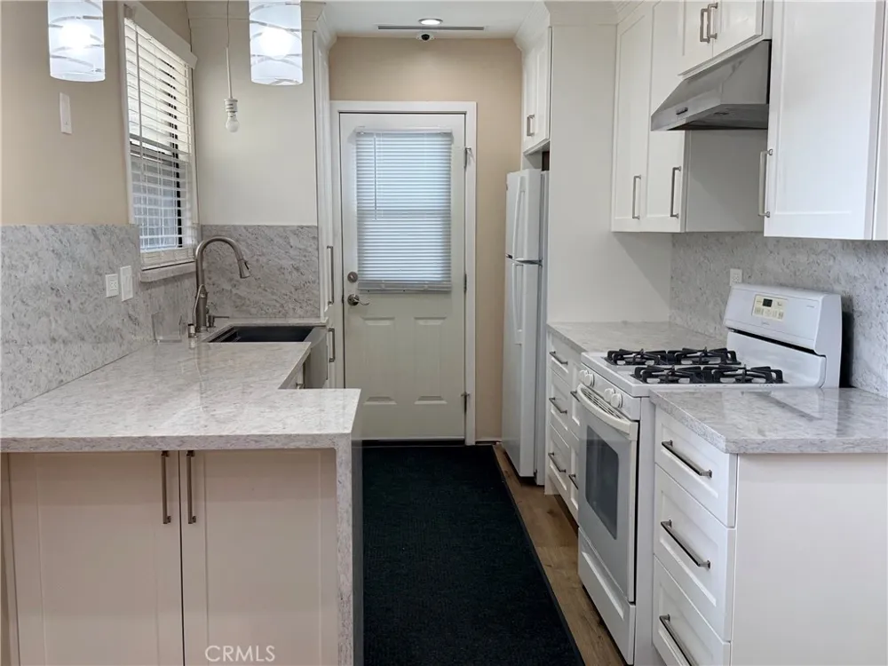 10971 Roscoe Sun Valley, CA 91352