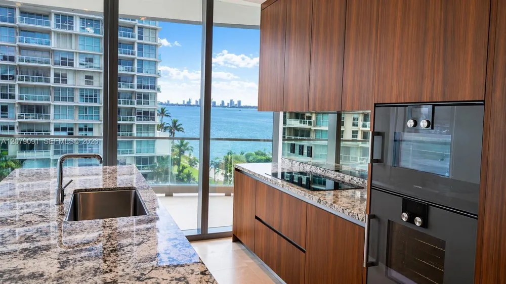 175 SE 25th rd #504 Miami, FL 33131