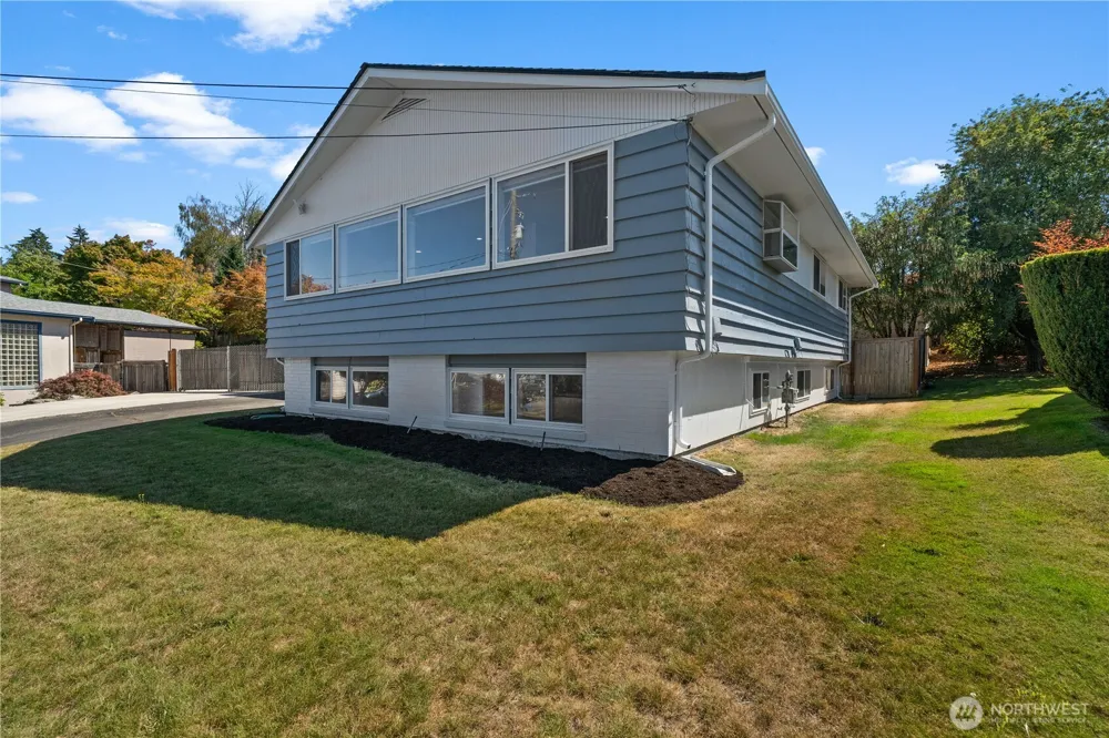 4019 Robin Road W University Place, WA 98466