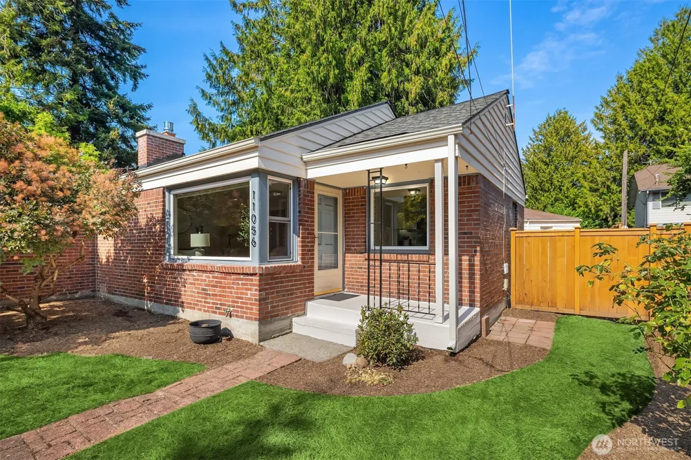 11056 Goodwin Way NE Seattle, WA 98125
