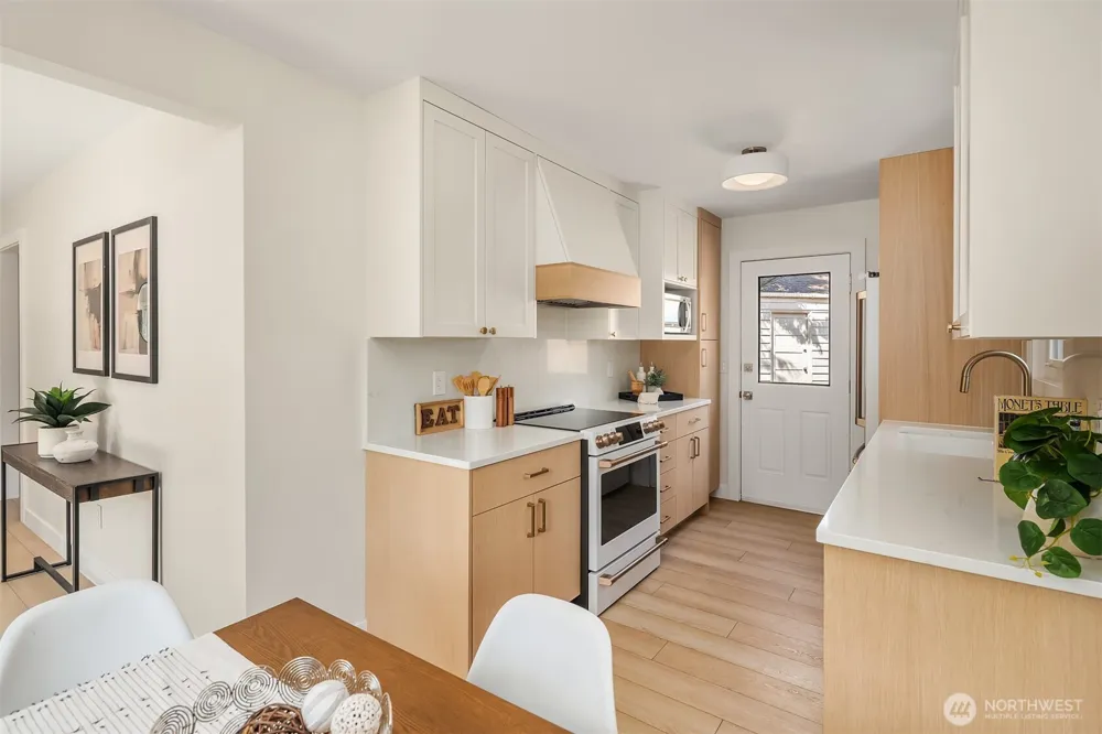 11056 Goodwin Way NE Seattle, WA 98125