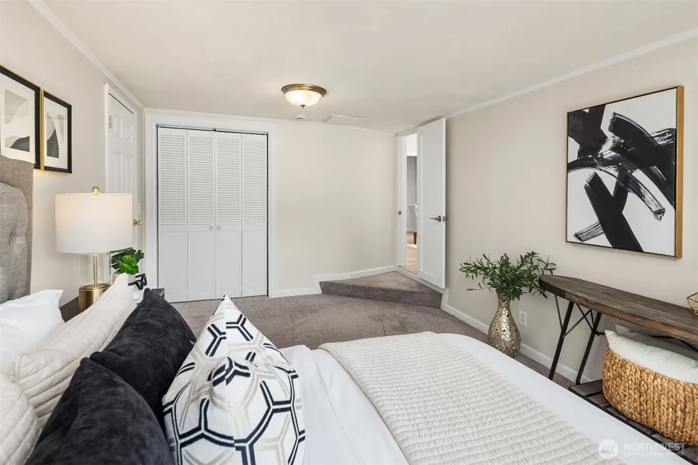11056 Goodwin Way NE Seattle, WA 98125
