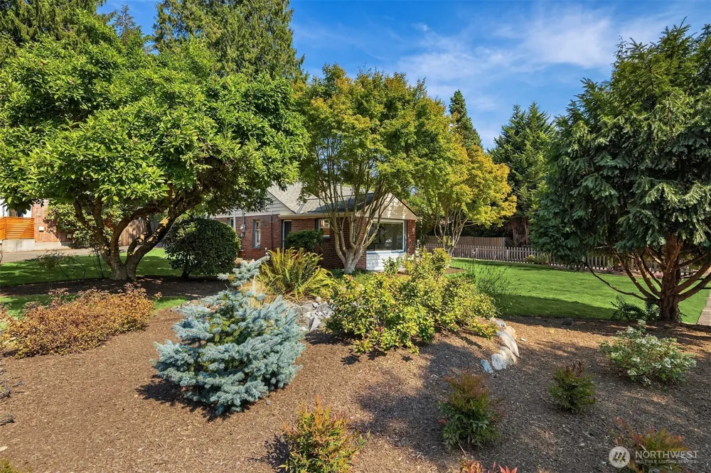 11056 Goodwin Way NE Seattle, WA 98125