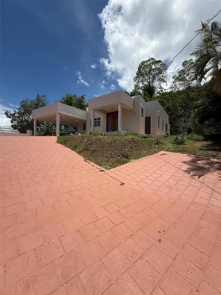 796 BAIROA Caguas, PR 00725