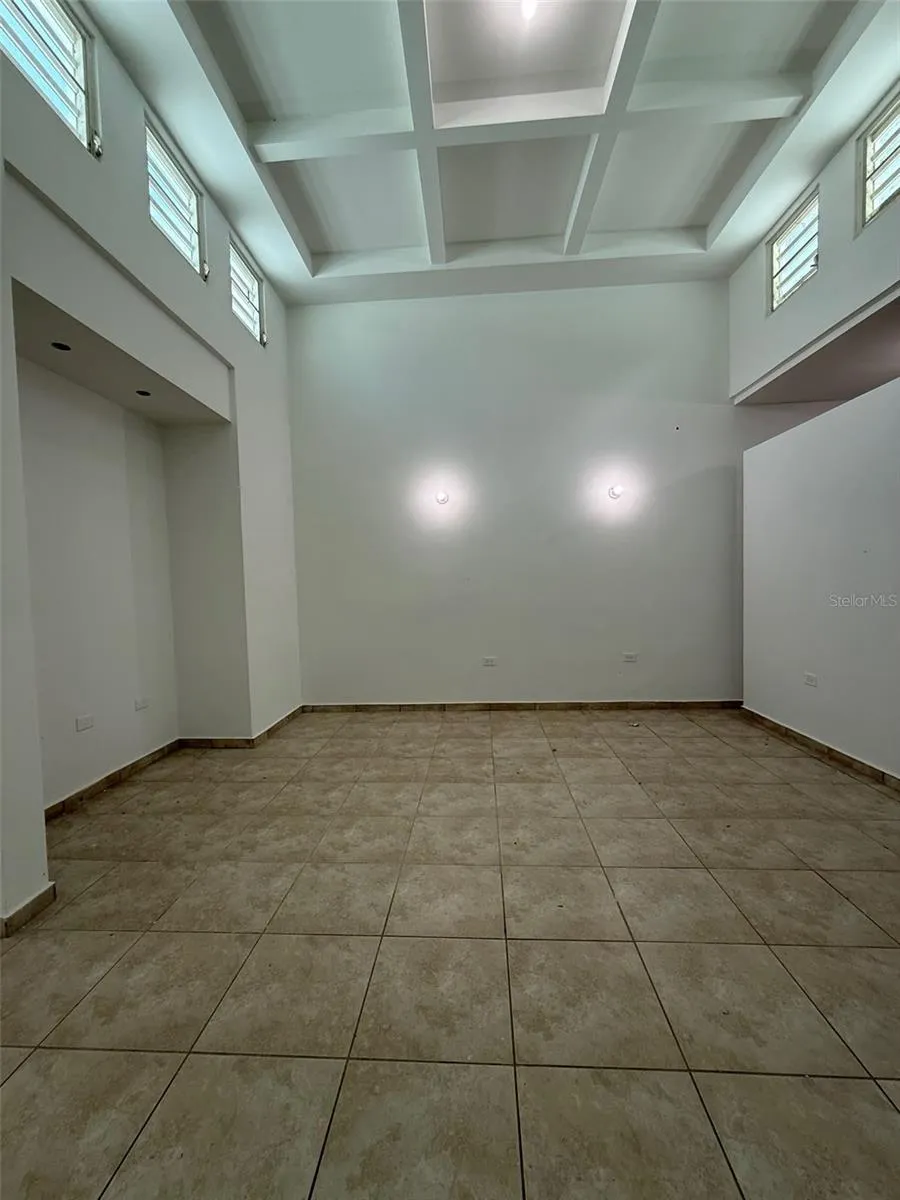 796 BAIROA Caguas, PR 00725
