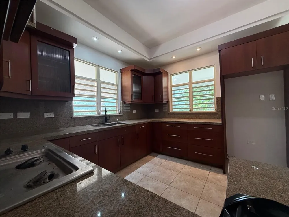 796 BAIROA Caguas, PR 00725