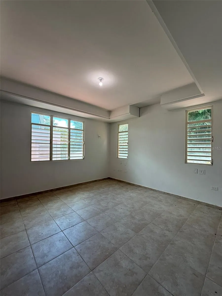 796 BAIROA Caguas, PR 00725