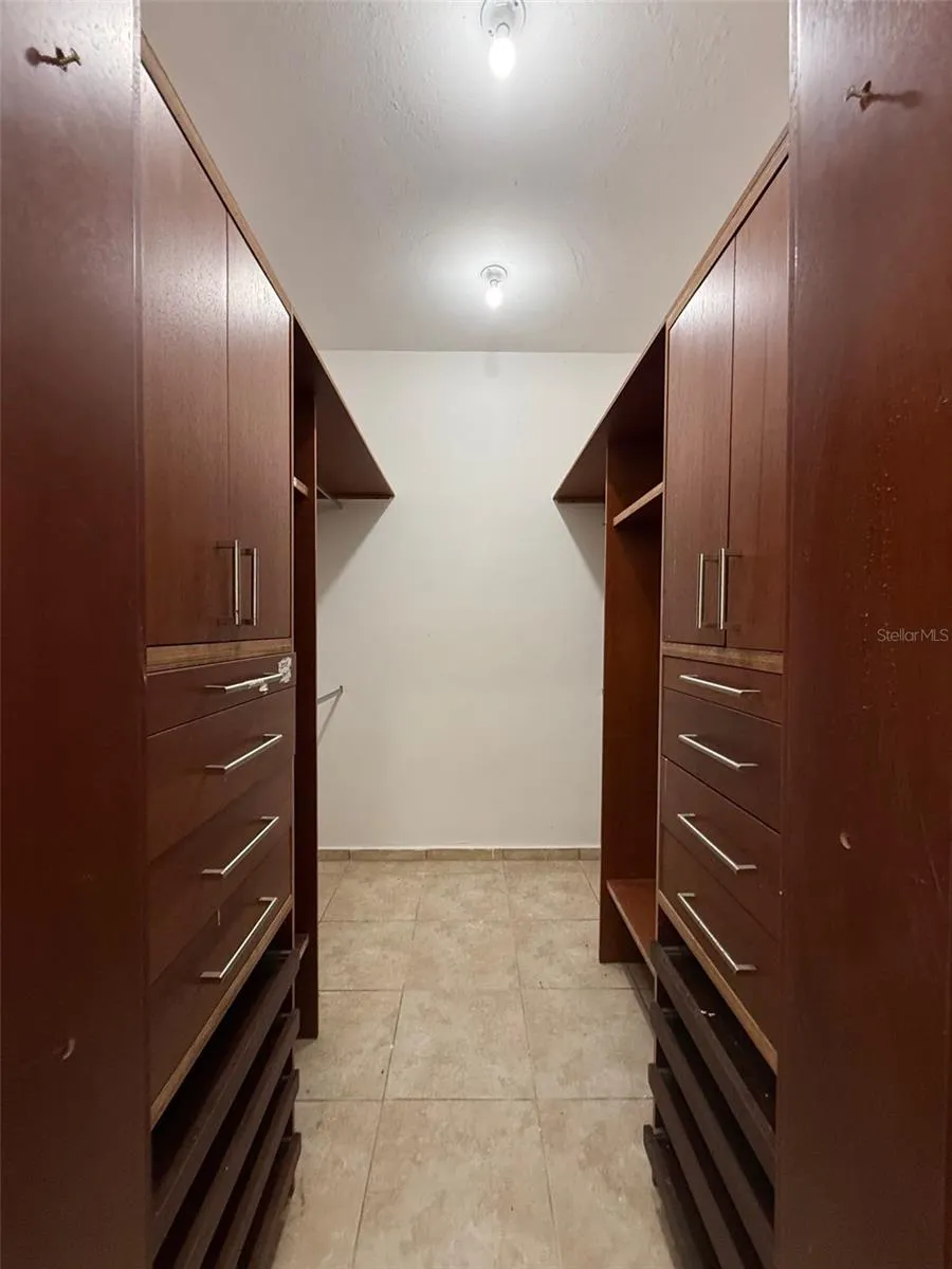 796 BAIROA Caguas, PR 00725