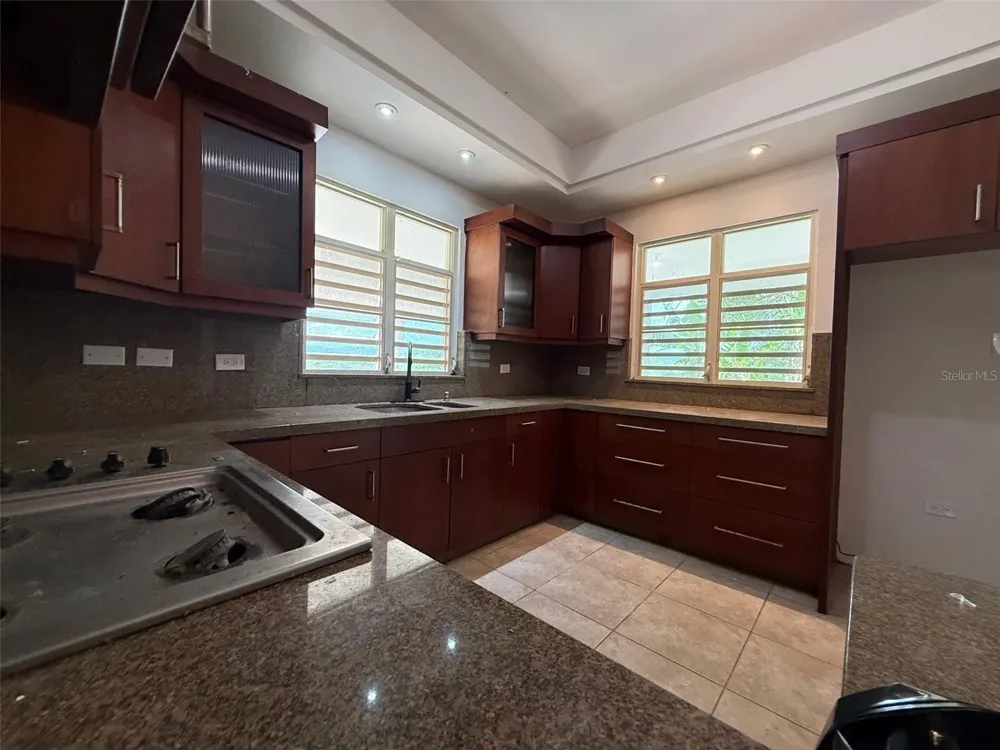 796 BAIROA Caguas, PR 00725