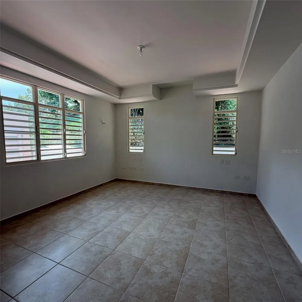 796 BAIROA Caguas, PR 00725
