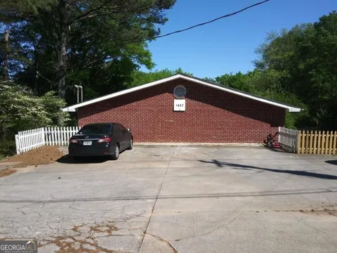 1457 Railroad AVE