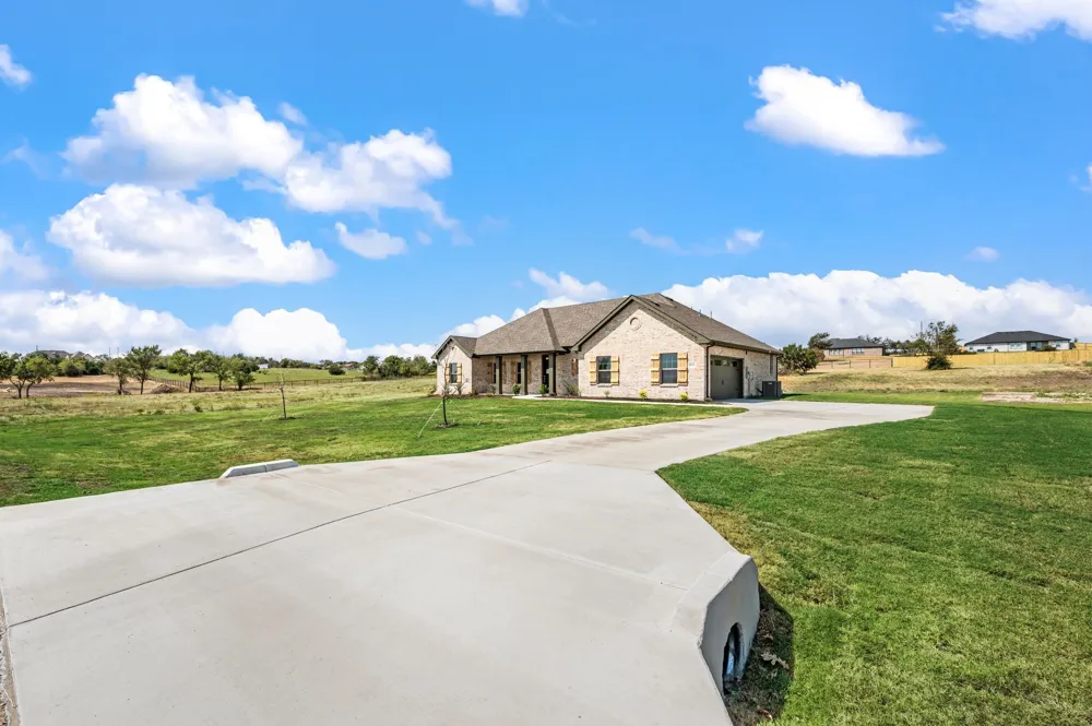 1013 Gatlin Court Springtown, TX 76082