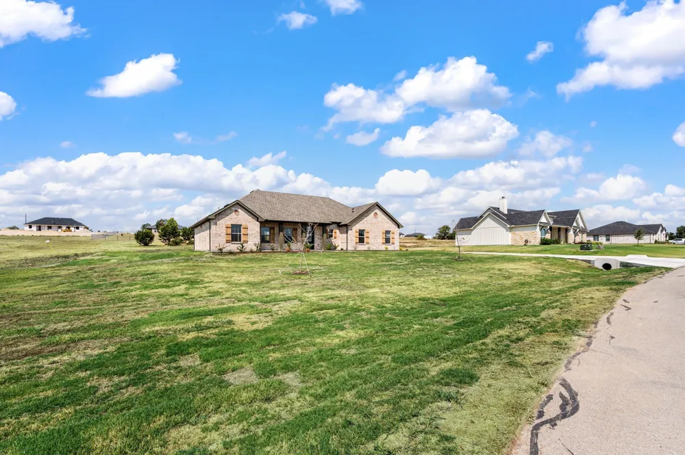 1013 Gatlin Court Springtown, TX 76082