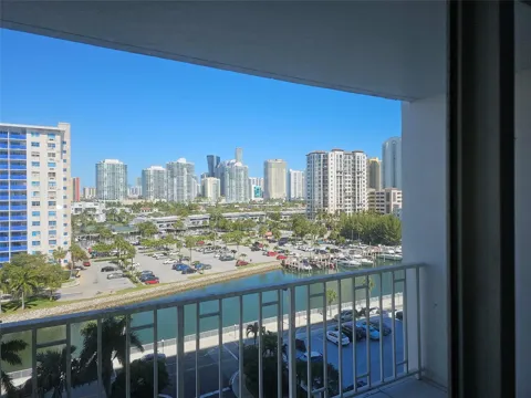 500 BAYVIEW DRIVE #817