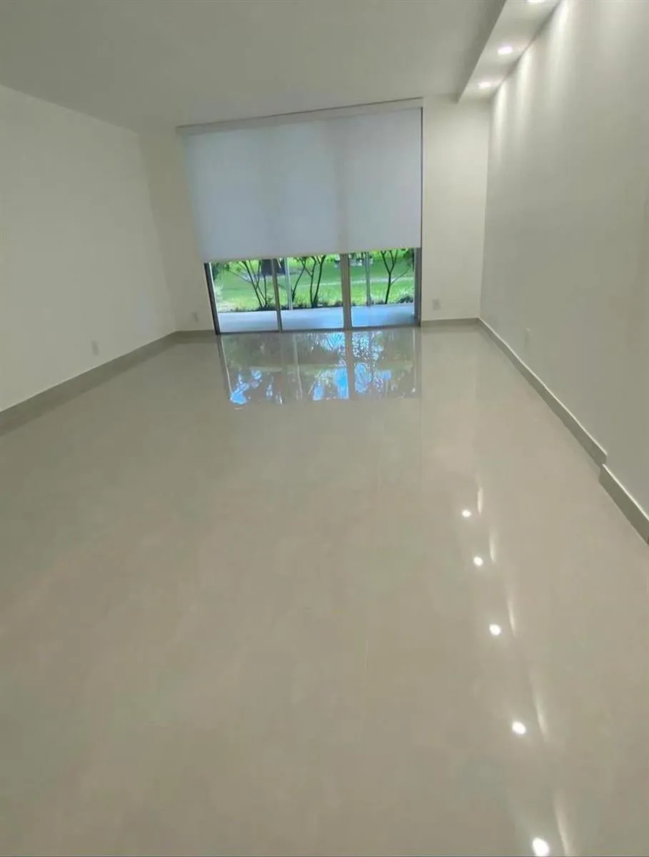 2600 NW 49TH AVENUE #112 Lauderdale Lakes, FL 33313