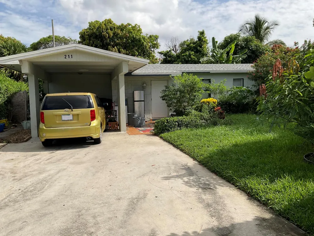 211 NE 27TH AVENUE Boynton Beach, FL 33435