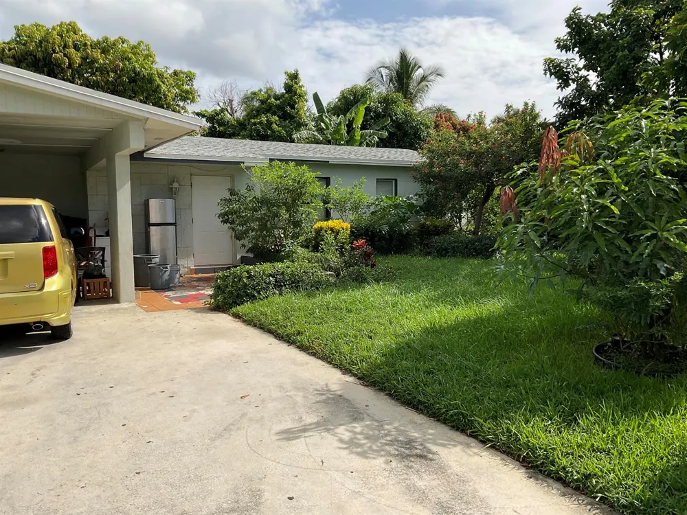 211 NE 27TH AVENUE Boynton Beach, FL 33435